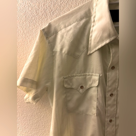 Vintage western style short sleeve collared shirt with pearl buttons - Picture 2 of 4